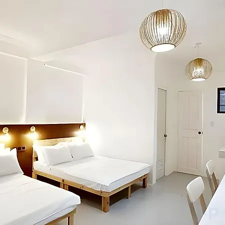 Nomadsmnl Hostel